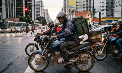 Motoboy compra moto usada por R$ 22 mil, financia em 54 vezes de R$ 710 e, no terceiro mês, o câmbio trava no farol durante uma entrega