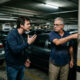 Motorista compra carro elétrico de R$ 150 mil, condomínio proíbe instalação de carregador na garagem e ele processa o prédio exigindo a tomada