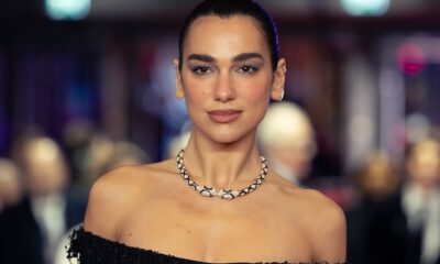 Frase do dia de Dua Lipa, ícone pop global: “Eu passo muito tempo na cama quando estou...” Uma lição sobre desacelerar e aproveitar a própria vida