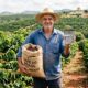 Pequeno fazendeiro com 15 hectares de café em Minas colhe 300 sacas por ano, vende a R$ 2.800 a saca, fatura R$ 840 mil brutos, mas quando desconta R$ 310 mil de insumos, R$ 180 mil de mão de obra, R$ 95 mil de máquinas e financiamento, e R$ 48 mil de impostos, o lucro cai para R$ 207 mil e um ano de seca pode levar tudo