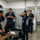 Empresa obriga equipe a chegar 30 minutos antes para vestir uniforme e Justiça determina o pagamento de horas extras com adicional de 50%