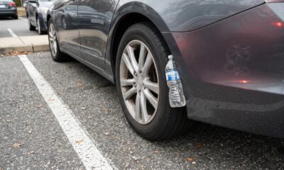 O que significa encontrar uma garrafa de plástico na roda do carro e por que é crucial saber como agir
