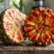 A fruta rara que se parece com o sistema solar: a estrutura lembra um planeta explodindo, mas a polpa tem sabor doce de abacaxi com pêssego