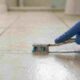 Bicarbonato e água oxigenada no rejunte: como usar a mistura que ajuda a remover manchas difíceis com menos esforço