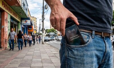 A psicologia explica por que você pode jurar que o celular vibrou mesmo quando nenhuma mensagem chegou e o que essa sensação revela sobre atenção e expectativa