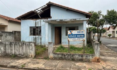 Família arremata casa em leilão da Caixa por R$ 190 mil, vai vistoriar e encontra imóvel com telhado desabado e infiltração total, edital dizia "bom estado de conservação" e Caixa alega que comprador aceitou o risco