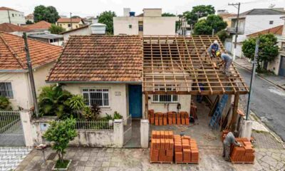 Quanto custa trocar o telhado de uma casa de 80 m² e quais gastos aparecem além das telhas