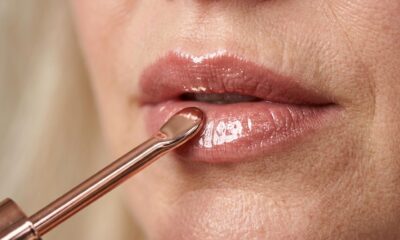 Lábios mais volumosos depois dos 50: produto promete efeito de preenchimento sem agulhas e valoriza a beleza das mulheres maduras