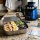 Troquei whey por ovos, frango e feijão durante 30 dias, economizei R$ 190 e mantive minha meta de proteína