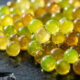O limão de luxo: a fruta cítrica com formato de dedo que abriga pequenas pérolas brilhantes que estouram na boca com suco de limão azedinho