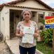 Mãe transfere a casa em vida para o filho mais velho com cláusula de usufruto, ele vende o imóvel sem avisar e ela descobre que ainda pode continuar morando ali até o fim da vida