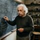 Albert Einstein: "Por que os que ousam parecer loucos são sempre os que mudam o mundo?"