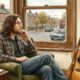Frase de John Lennon sobre a vida: “A vida é aquilo que acontece enquanto você está ocupado fazendo outros planos.” Uma reflexão sobre presença e tempo