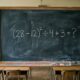 Esta expressão parece fácil, mas exige atenção: (28 − 12)² ÷ 4 + 3