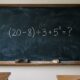 Você consegue resolver (20 − 8) ÷ 3 + 5² sem consultar a calculadora?