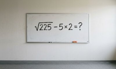 Parece impossível de cabeça, mas dá para resolver rápido: √225 − 5 × 2