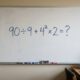 Parece simples demais, mas um detalhe muda toda a resposta: 90 ÷ 9 + 4² × 2