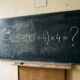 Sem usar a calculadora, você seria capaz de acertar 125 − (10² ÷ 4) × 4?