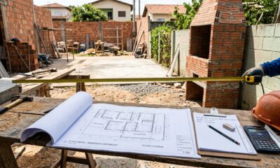 Morador instala churrasqueira muito próxima à divisa do terreno sem respeitar a distância exigida e recebe notificação para corrigir a obra com base na legislação municipal