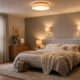 O que escolher para iluminar o quarto: luminária de cabeceira, plafon ou arandela? Cada uma muda a sensação do ambiente e pode incomodar no lugar errado
