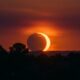 Eclipse solar seguido por uma tempestade de meteoros promete transformar agosto em um dos meses mais impressionantes para observar o céu