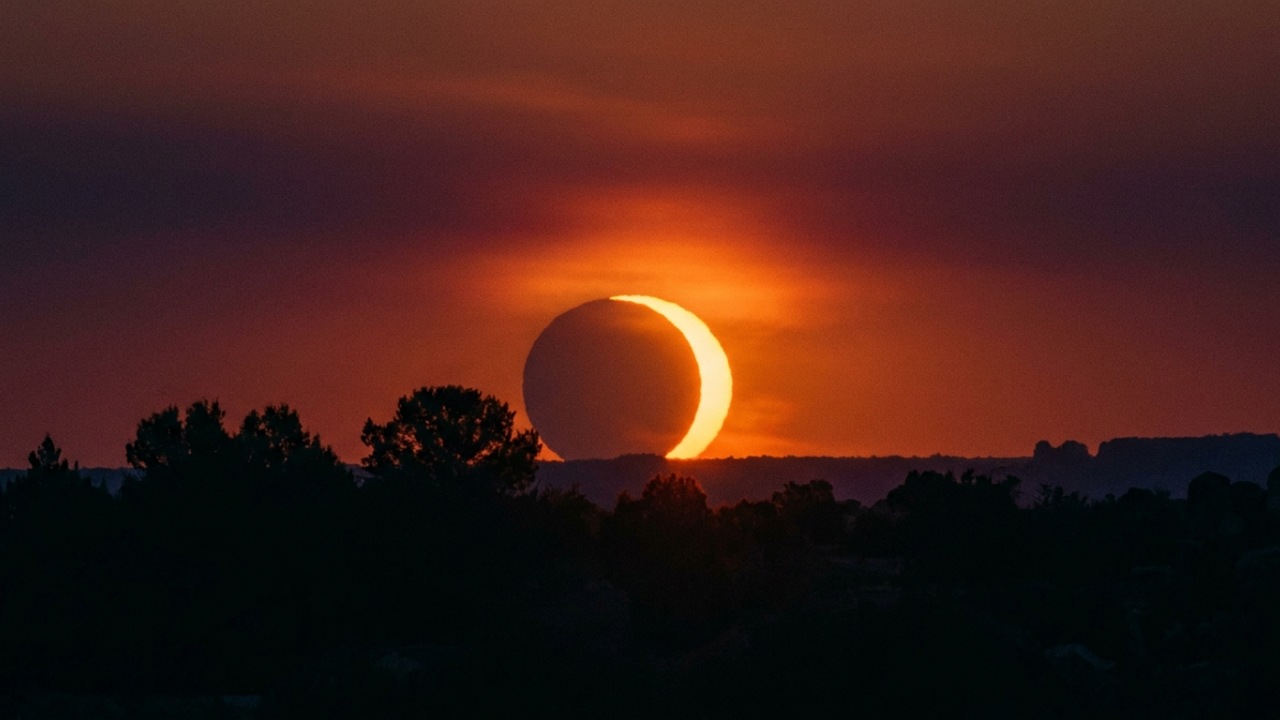 Eclipse solar seguido por uma tempestade de meteoros promete transformar agosto em um dos meses mais impressionantes para observar o céu