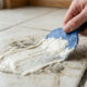 Misturar sabonete ralado com detergente de maçã: para que serve a pasta mágica caseira que desencarde e remove marcas de chão de porcelanato
