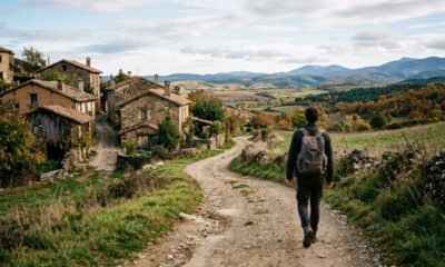 Provérbio filipino que une passado e futuro: “Quem não olha para trás, para o lugar de onde veio, nunca chegará ao destino.” Uma reflexão sobre reconhecer a própria história