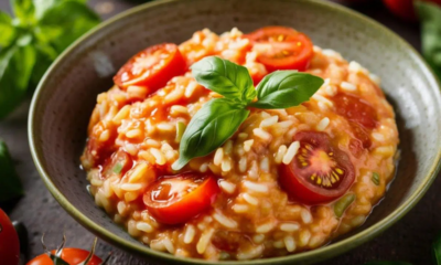 Este risoto de tomate-cereja com manjericão é a receita fácil que faltava para o seu jantar