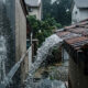 Vizinho não instala calha, água da chuva destrói parede do imóvel ao lado e réu é condenado a pagar indenização de R$ 15 mil pelos reparos