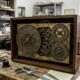 O mecanismo de Anticitera recuperado de um naufrágio romano em 1901 acabou sendo um computador de bronze acionado manualmente que podia prever eclipses e rastrear a órbita irregular da Lua, e nada de complexidade mecânica comparável apareceria em qualquer lugar da Terra por mais 1.400 anos