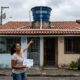 Vizinho usa a caixa d'água comum da geminada há 14 anos sem pagar nada e a divisão da conta acaba definida por um detalhe na escritura de 1980