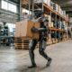 Com 1,73 metro e menos de 60 kg, novo robô humanoide consegue levantar até 200 kg e foi criado para assumir tarefas que exigem grande esforço físico, representando um problema para quem realiza trabalho braçal