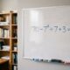 Qual é o resultado de 70 − 7² ÷ 7 + 3? Esta conta curta pode enganar quem resolve rápido demais