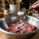 Bicarbonato de sódio na carne moída: o segredo de ouro das lanchonetes para deixar os hambúrgueres extremamente suculentos e macios na chapa