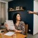 Inquilina pinta as paredes do apartamento de cor escura durante o contrato, na devolução o proprietário exige R$ 4.800 para repintar de branco e Justiça decide quem paga