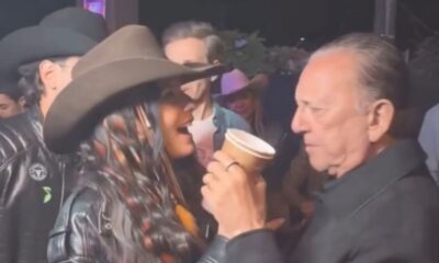 Ana Castela encontra Galvão Bueno em Barretos e brinca ao oferecer bebida para o narrador