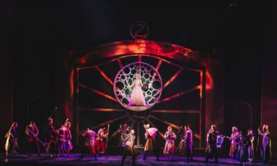 Mil jovens de comunidades cariocas ganham sessão exclusiva de musical da Broadway