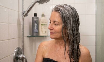 Cabeleireiros revelam 5 erros no banho que deixam o cabelo de mulheres acima dos 50 mais opaco e sem movimento
