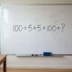 Quanto dá 100 ÷ 5 × 5 + 100? Parece fácil, mas a ordem das operações muda tudo