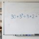 Só quem lembra da ordem das operações acerta 30 + 3³ ÷ 3 × 2 sem calculadora