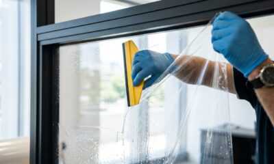 Fabricante de esquadrias revela como conservar as janelas de vidro cristalinas com um revestimento protetor para evitar resíduos sem fazer uma nova instalação