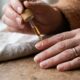 Cutículas ressecadas depois dos 50: 4 cuidados simples para deixar as mãos mais bonitas e bem cuidadas sem precisar ir à manicure