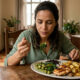 A psicologia explica que quem deixa para comer o alimento de que menos gosta primeiro pode não estar apenas organizando o prato, mas querendo terminar a refeição com uma recompensa