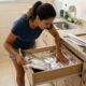 Forrar as gavetas do armário da cozinha com papel alumínio: para que serve esse truque e por que ele é recomendado