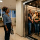 A psicologia explica que quem prefere esperar o elevador vazio pode não ter menor pressa, mas querer alguns segundos sem interação social
