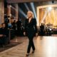 Frase do dia de Lady Gaga: “Algumas mulheres escolhem seguir os homens, e algumas mulheres escolhem seguir seus sonhos.” Uma mensagem sobre liberdade e realização pessoal