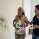 Filha cadastra a mãe de 68 anos no Minha Casa Minha Vida para sair do aluguel de R$ 1.400, aprovação sai em 7 meses, mas na vistoria do imóvel descobre que a construtora entregou a casa com 11 defeitos que o banco se recusa a resolver