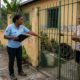 Agente comunitário de saúde encontra 14 focos de dengue em um único quintal e a multa da vigilância chega ao morador que se recusou a abrir o portão três vezes