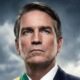 Retrato digital de Jair Bolsonaro com feições sérias, terno, faixa presidencial e céu nublado